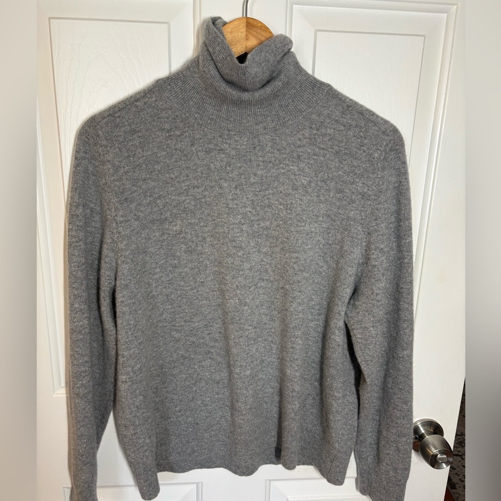 Quince Gray 100% Cashmere Turtleneck Sweater